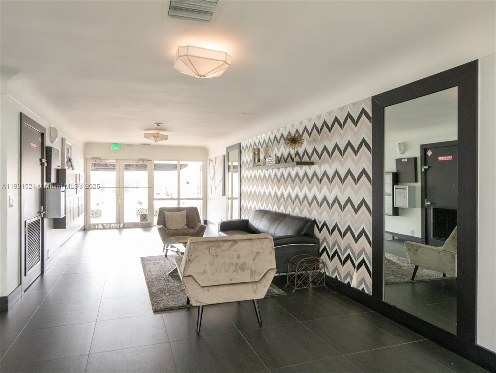 WATERSIDE ON THE INTRACOA - Residential