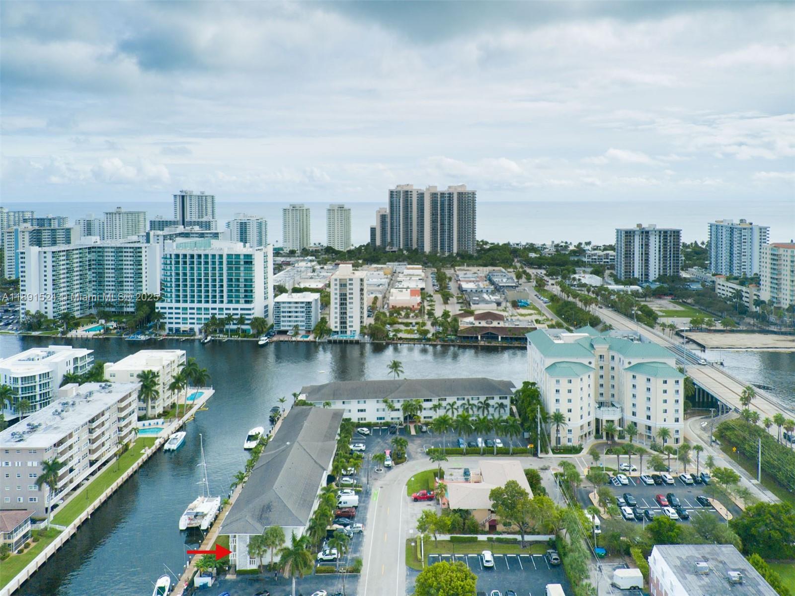 WATERSIDE ON THE INTRACOA - Residential