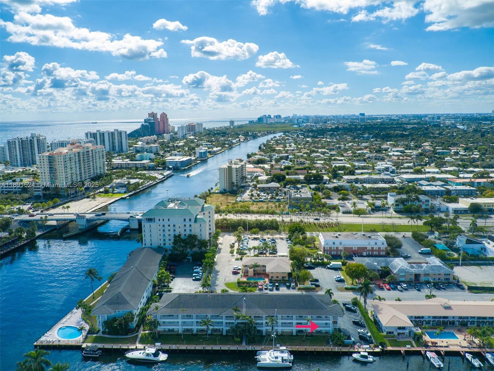 WATERSIDE ON THE INTRACOA - Residential