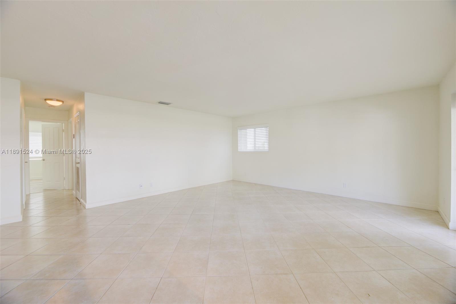 WATERSIDE ON THE INTRACOA - Residential