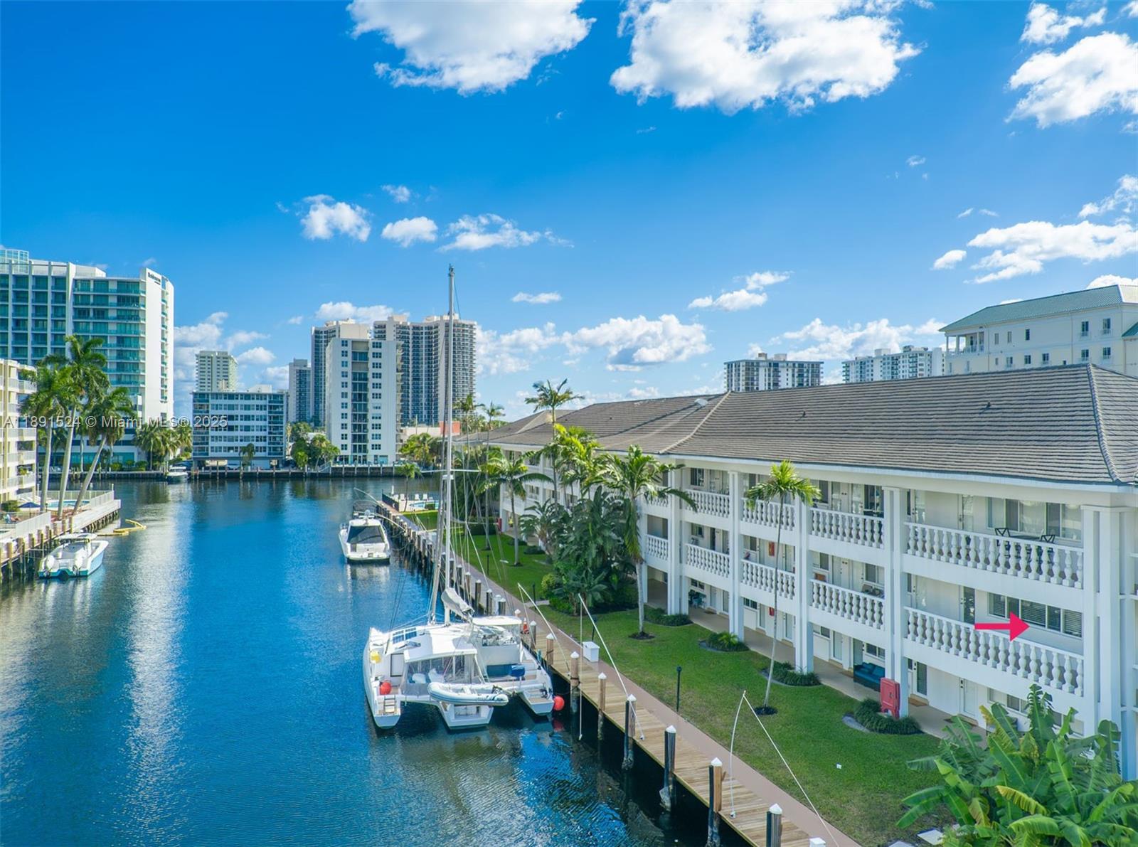 WATERSIDE ON THE INTRACOA - Residential