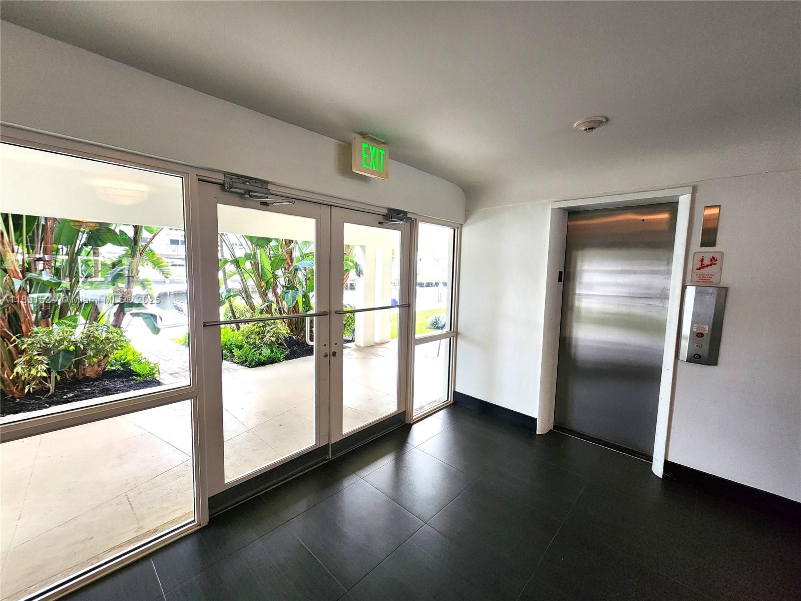 WATERSIDE ON THE INTRACOA - Residential