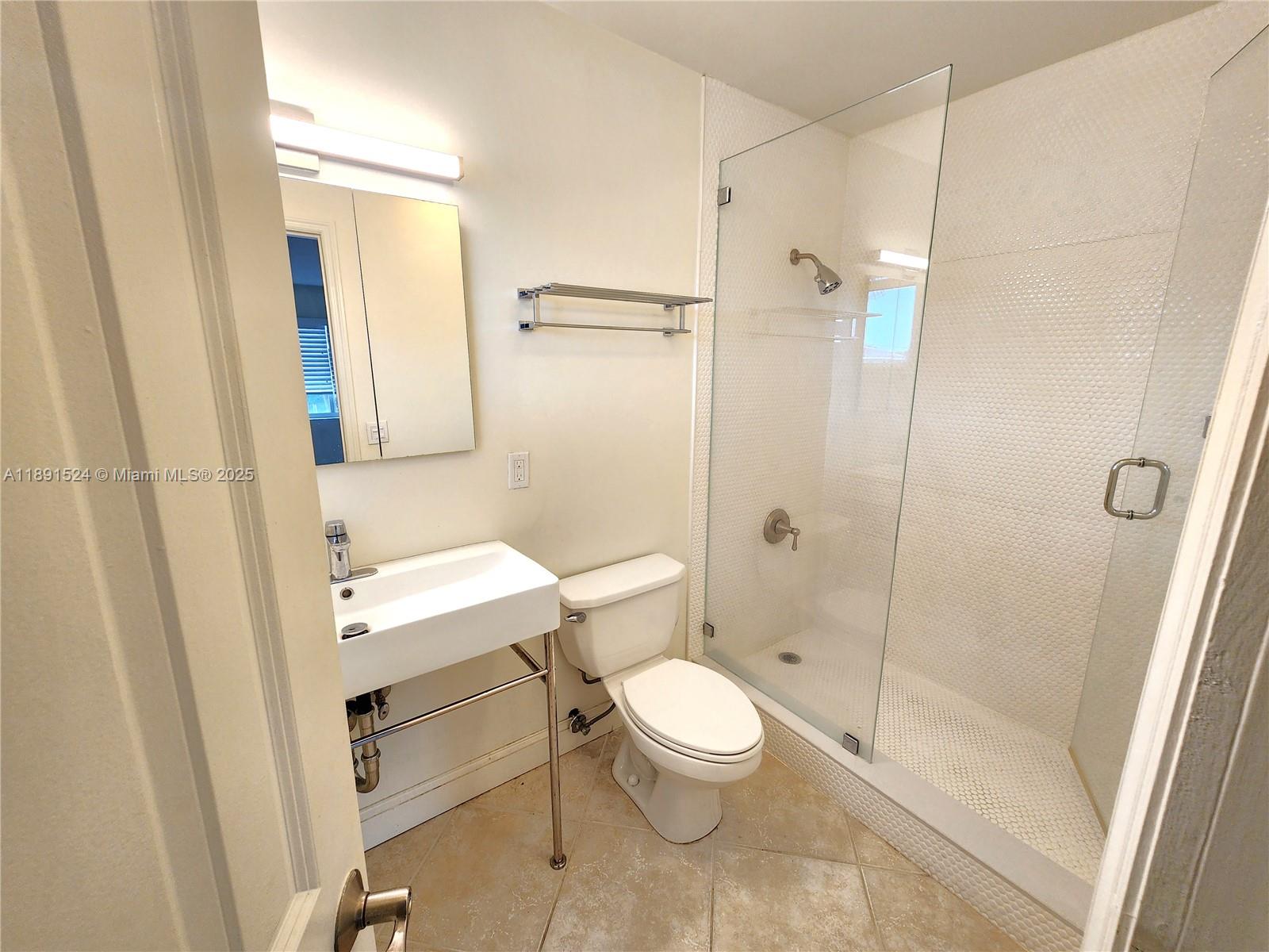 WATERSIDE ON THE INTRACOA - Residential