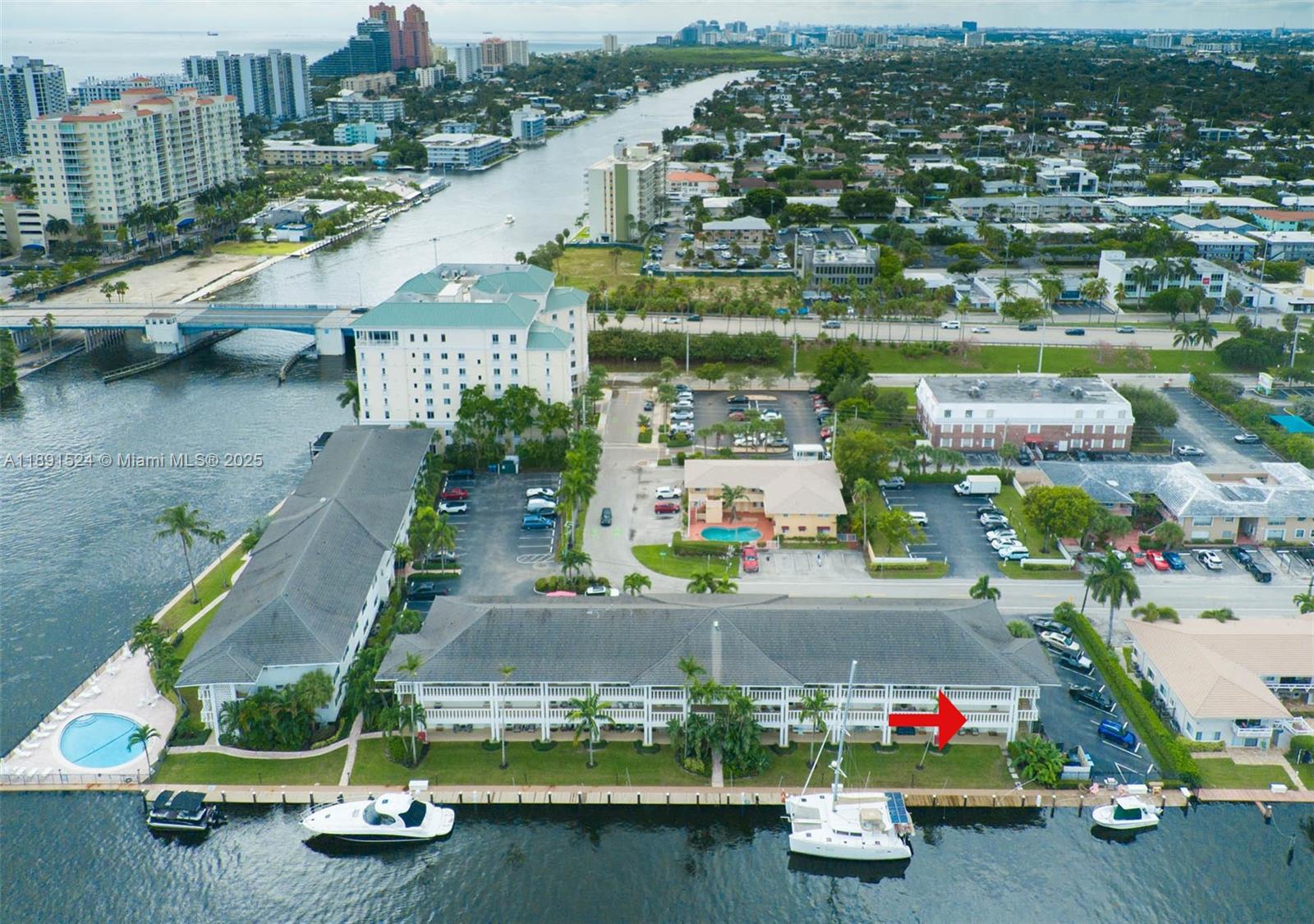 WATERSIDE ON THE INTRACOA - Residential