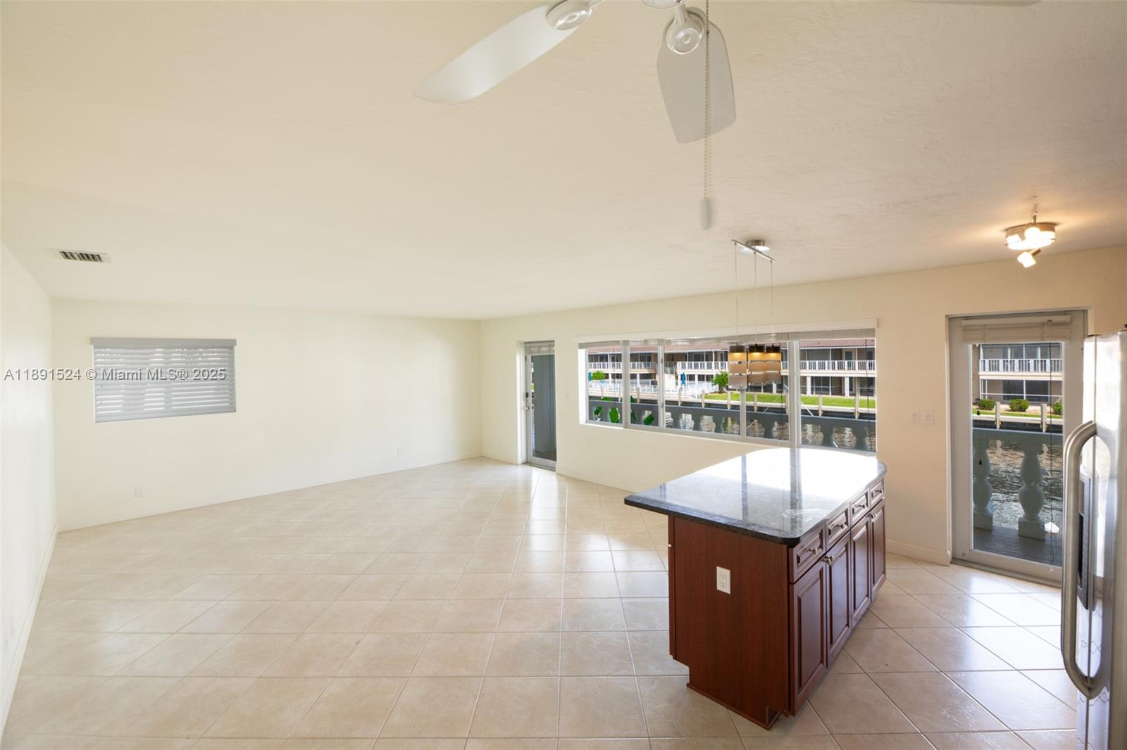 WATERSIDE ON THE INTRACOA - Residential