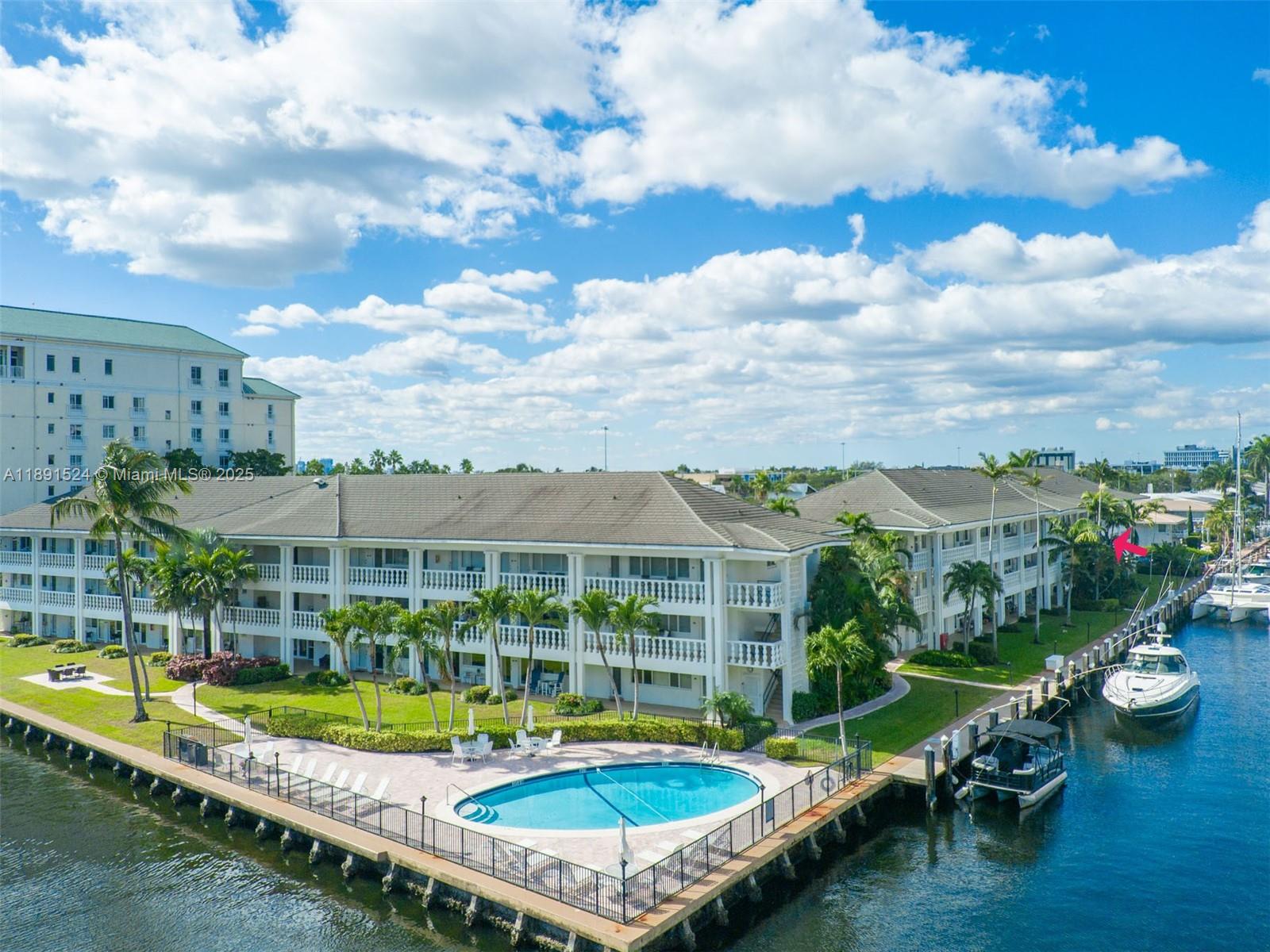 WATERSIDE ON THE INTRACOA - Residential