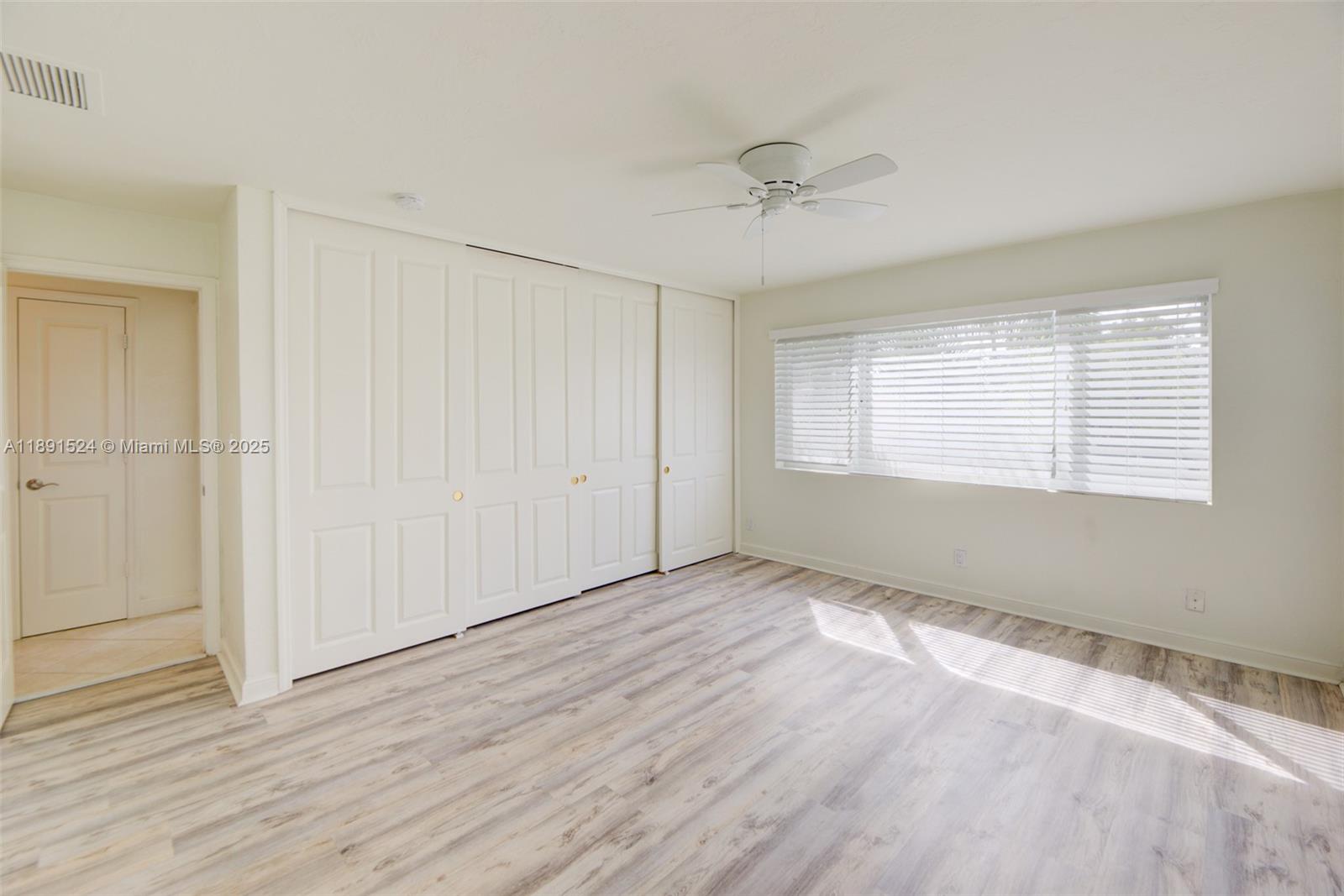 WATERSIDE ON THE INTRACOA - Residential