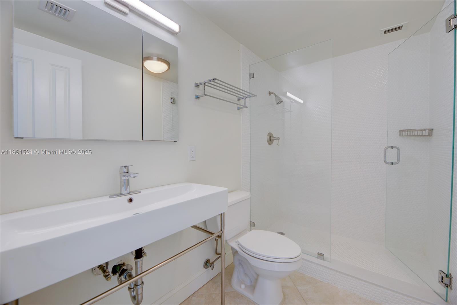 WATERSIDE ON THE INTRACOA - Residential