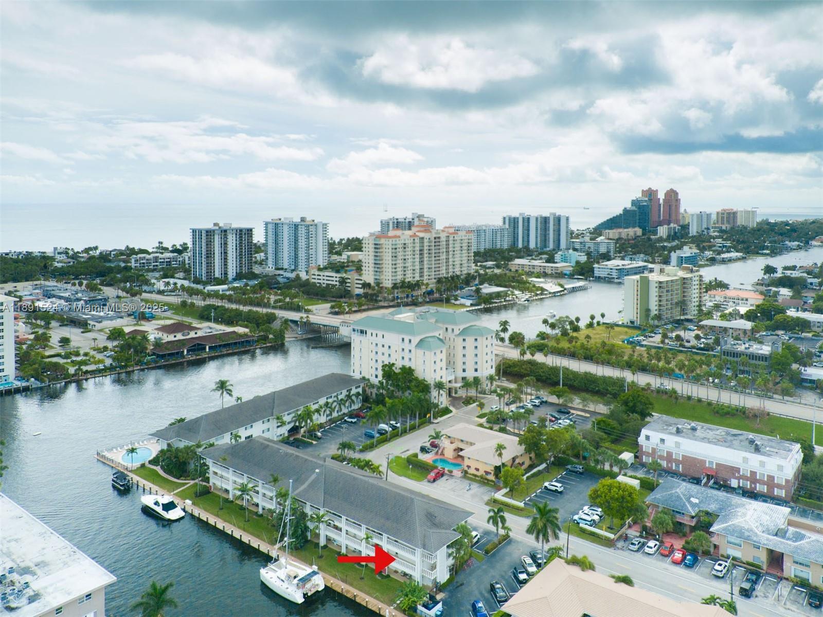 WATERSIDE ON THE INTRACOA - Residential