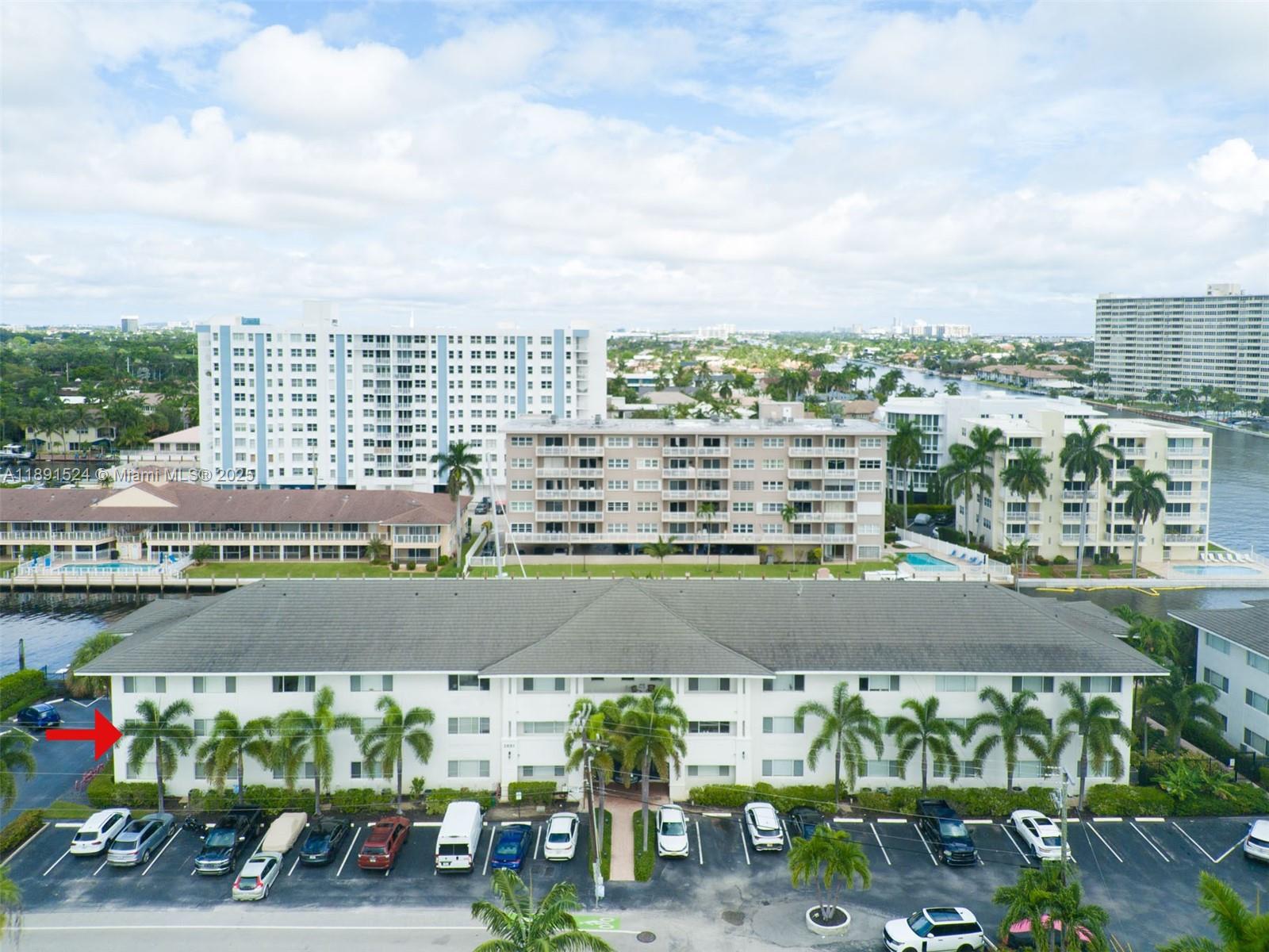 WATERSIDE ON THE INTRACOA - Residential