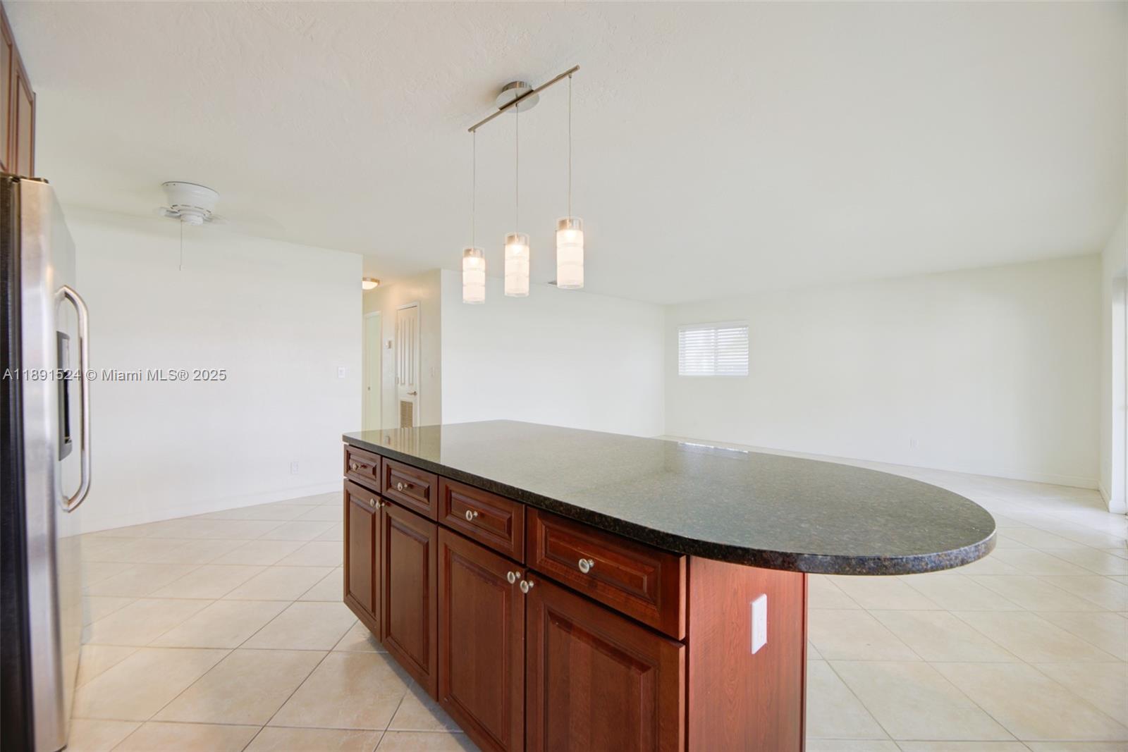 WATERSIDE ON THE INTRACOA - Residential