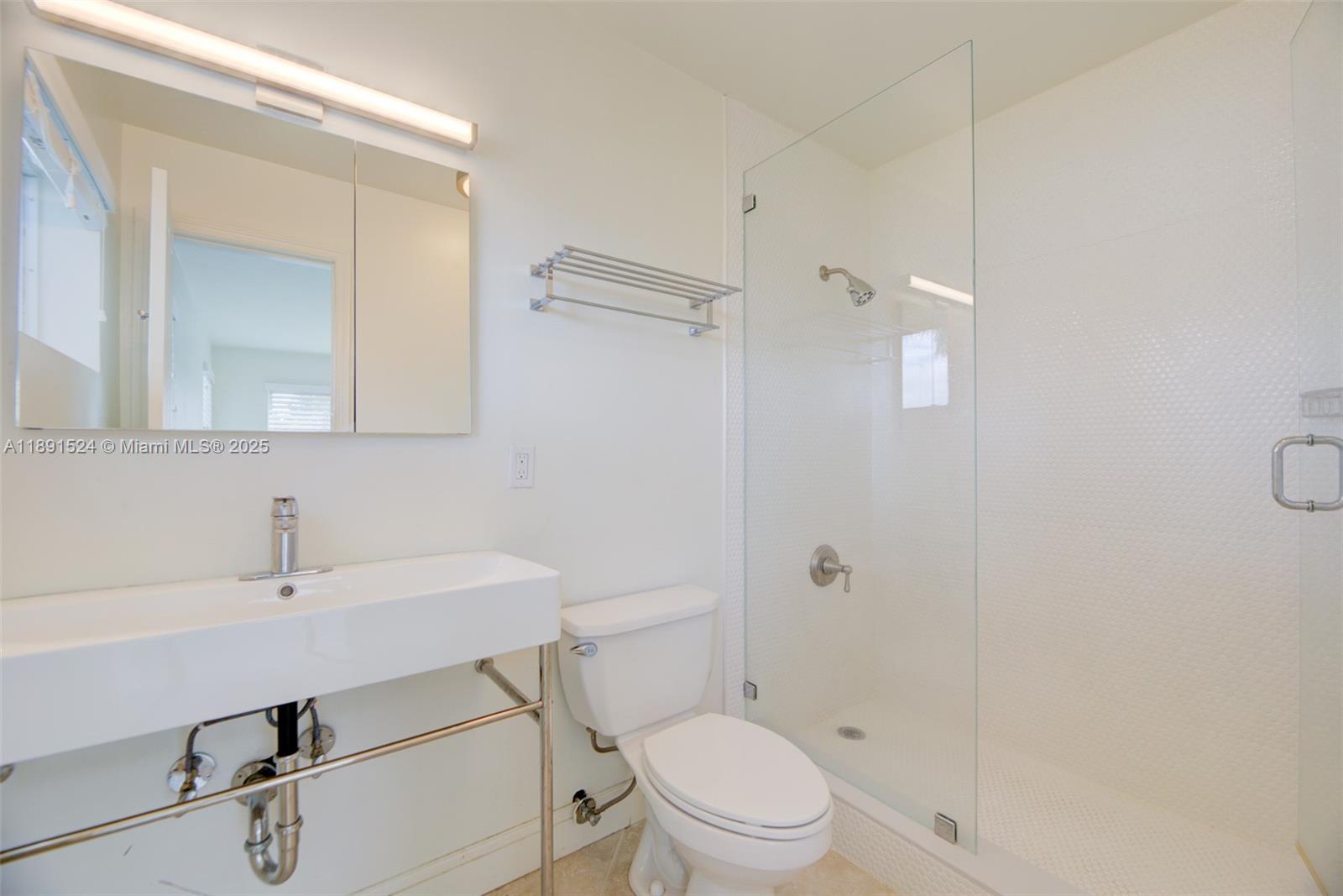 WATERSIDE ON THE INTRACOA - Residential