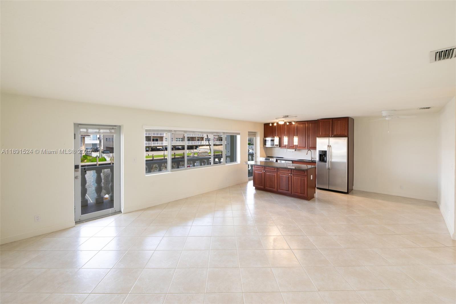 WATERSIDE ON THE INTRACOA - Residential