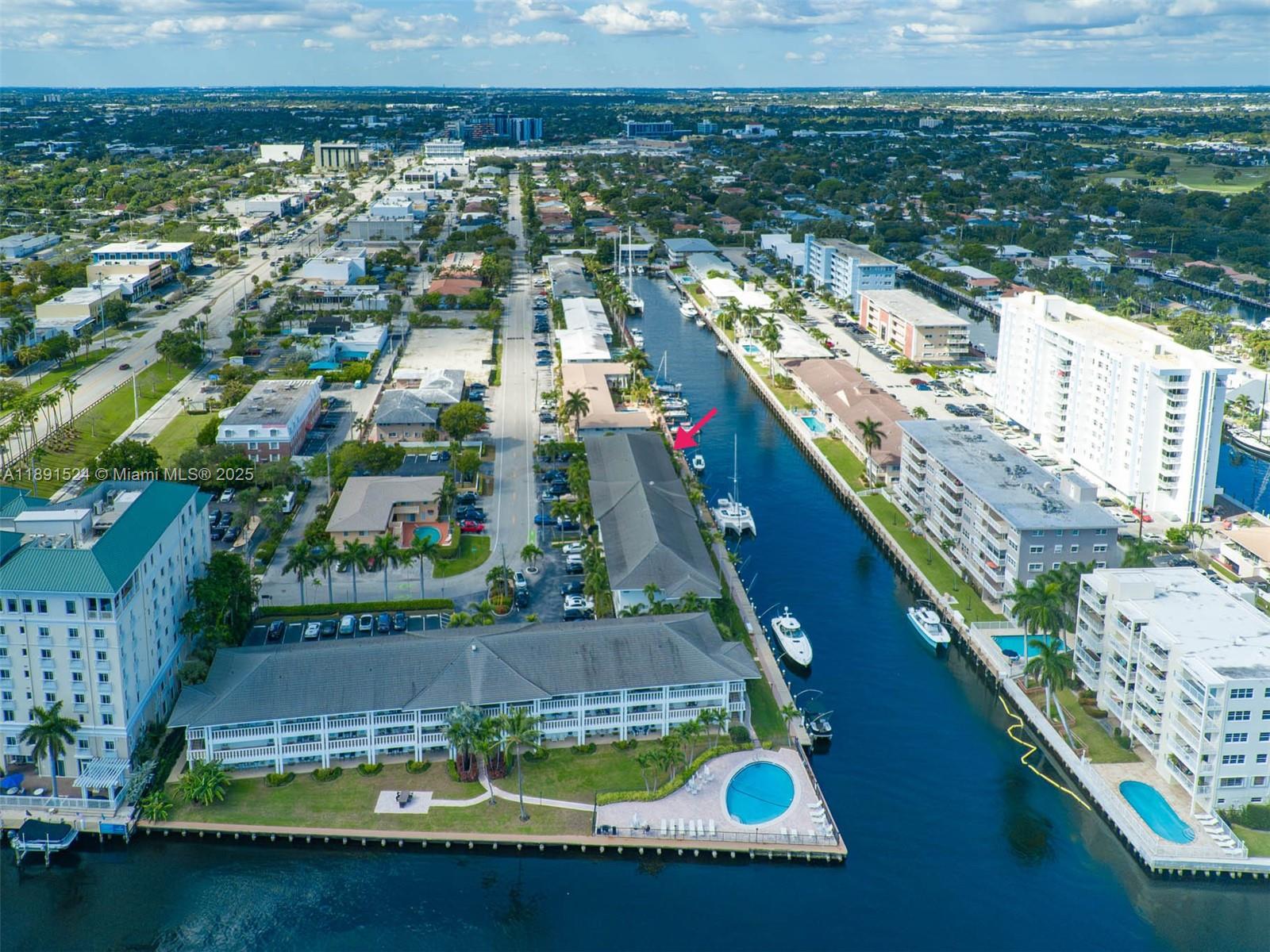 WATERSIDE ON THE INTRACOA - Residential