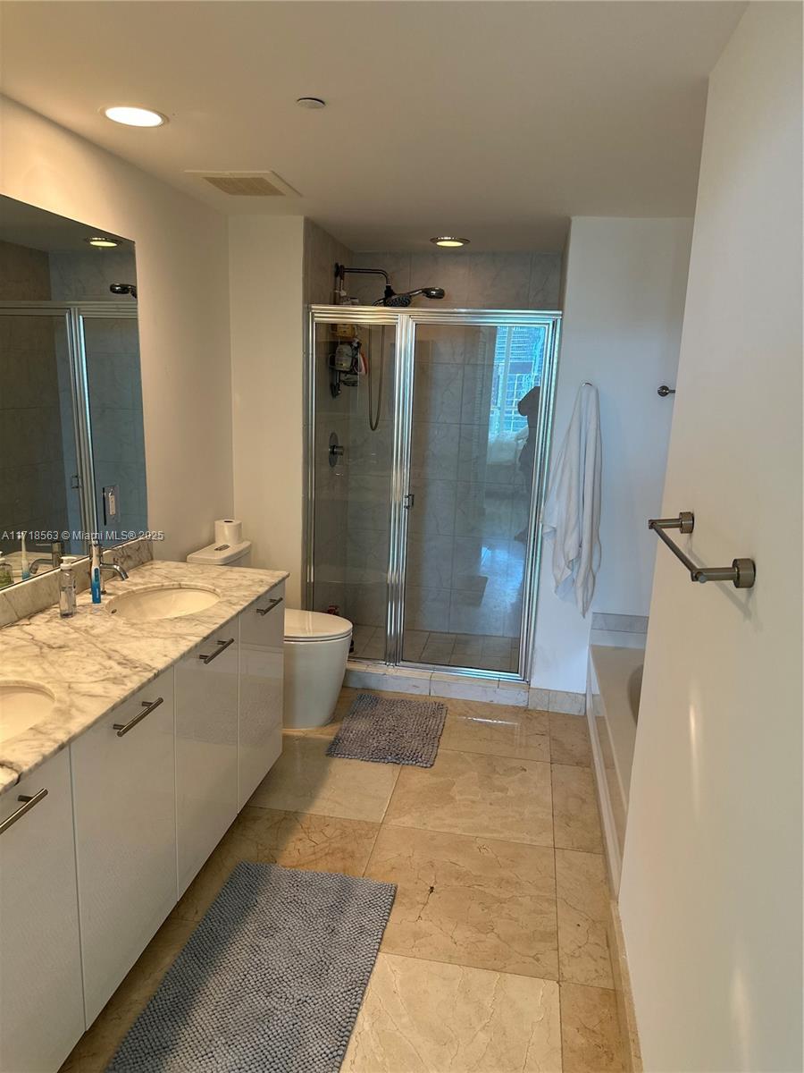 THE PLAZA 851 BRICKELL CO - Residential