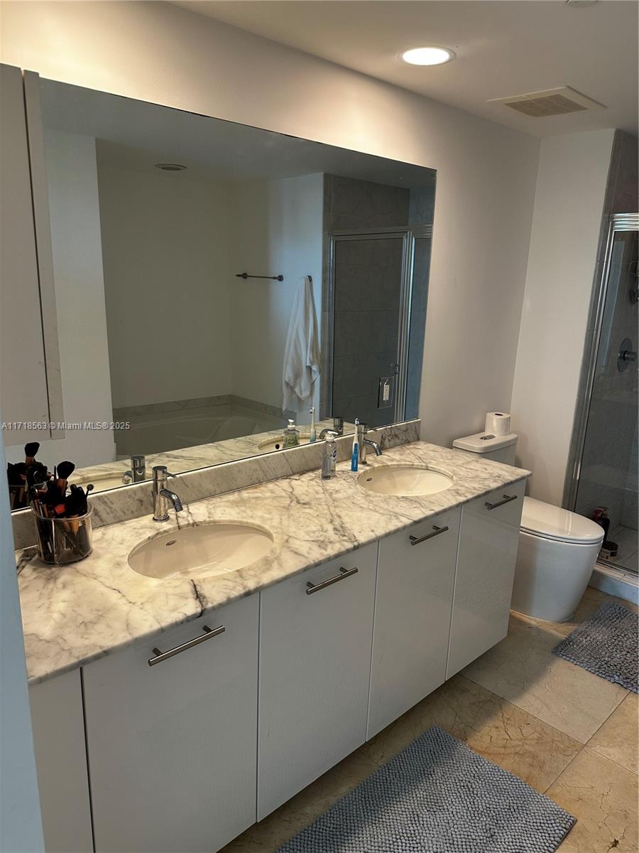 THE PLAZA 851 BRICKELL CO - Residential