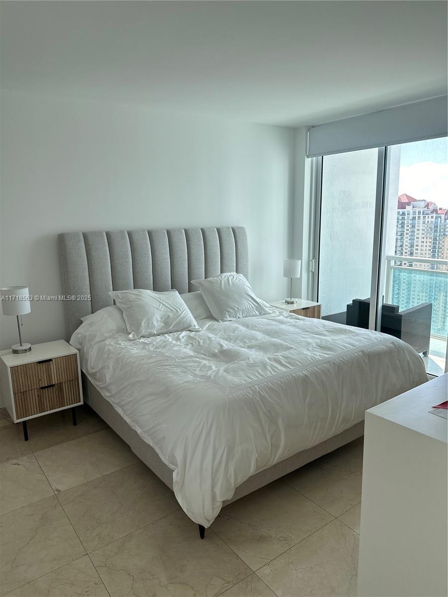 THE PLAZA 851 BRICKELL CO - Residential