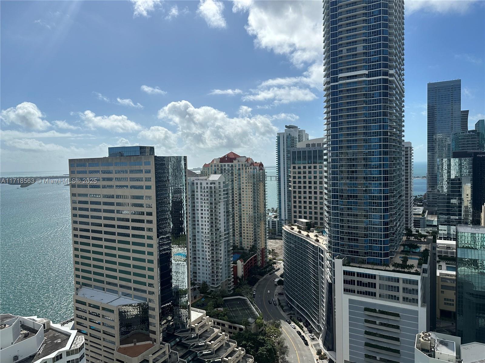 THE PLAZA 851 BRICKELL CO - Residential