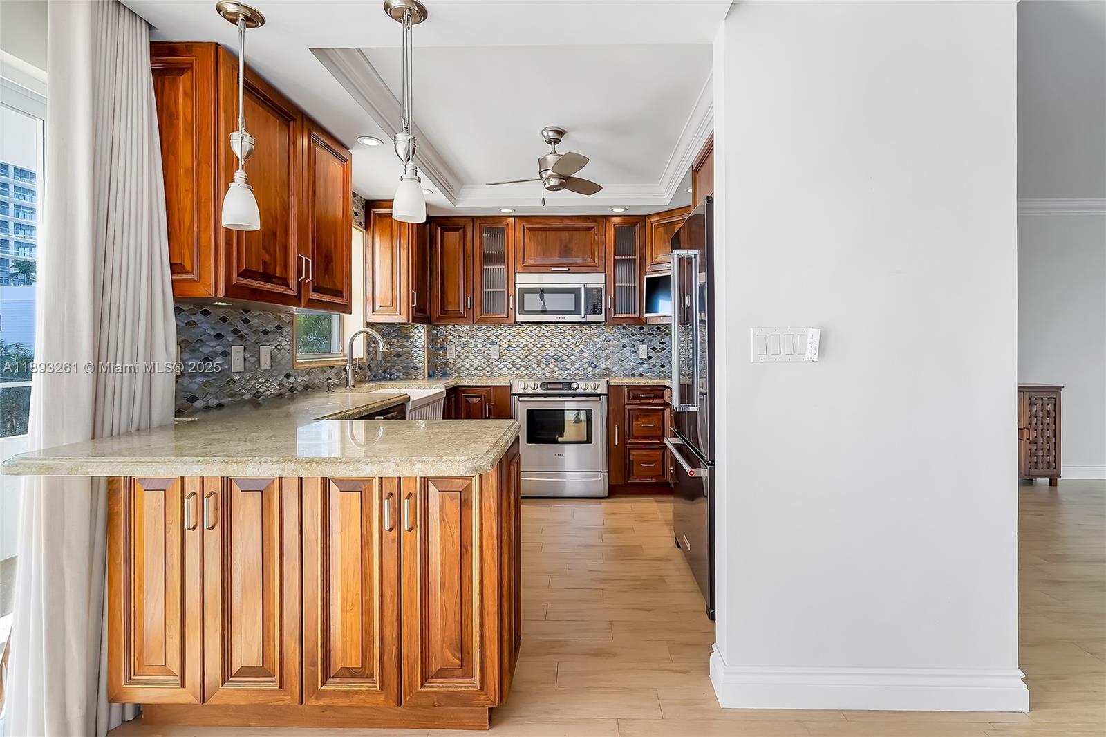 VERSAILLES CO-OP - Residential Lease