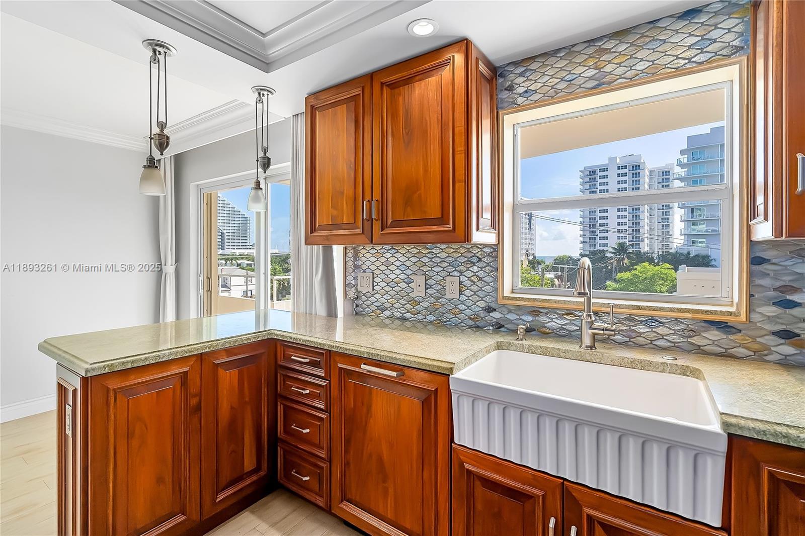 VERSAILLES CO-OP - Residential Lease
