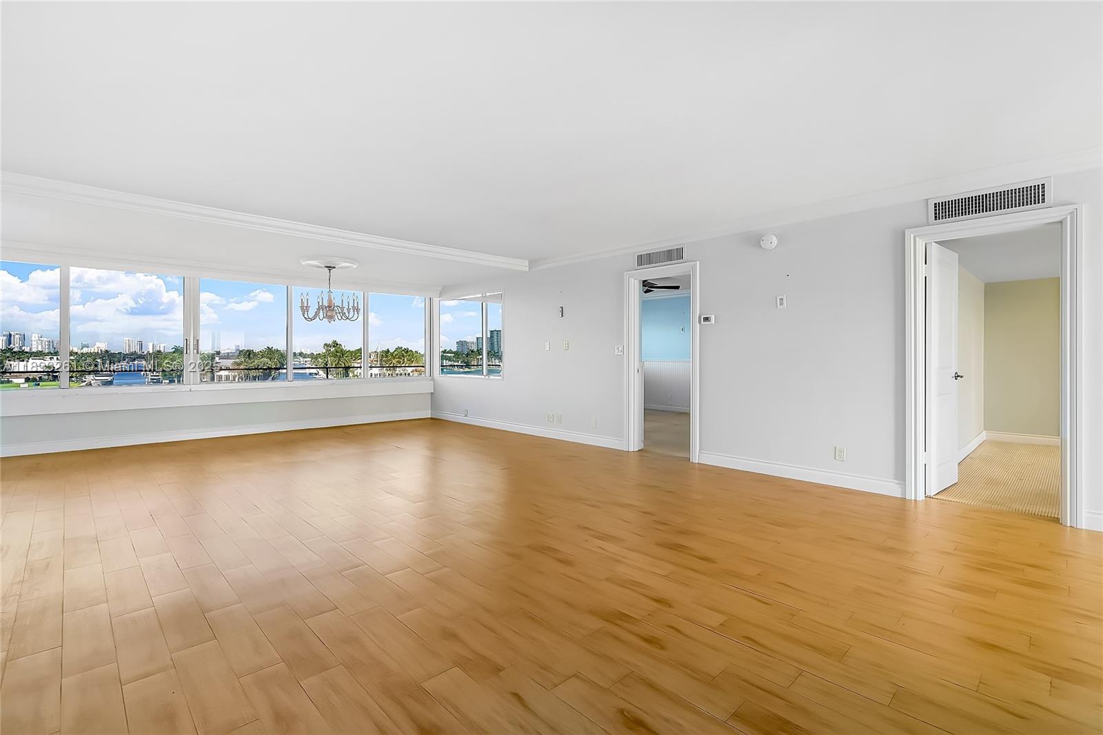 VERSAILLES CO-OP - Residential Lease