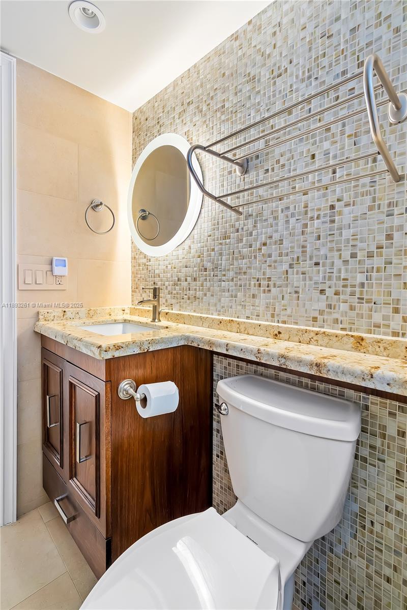 VERSAILLES CO-OP - Residential Lease