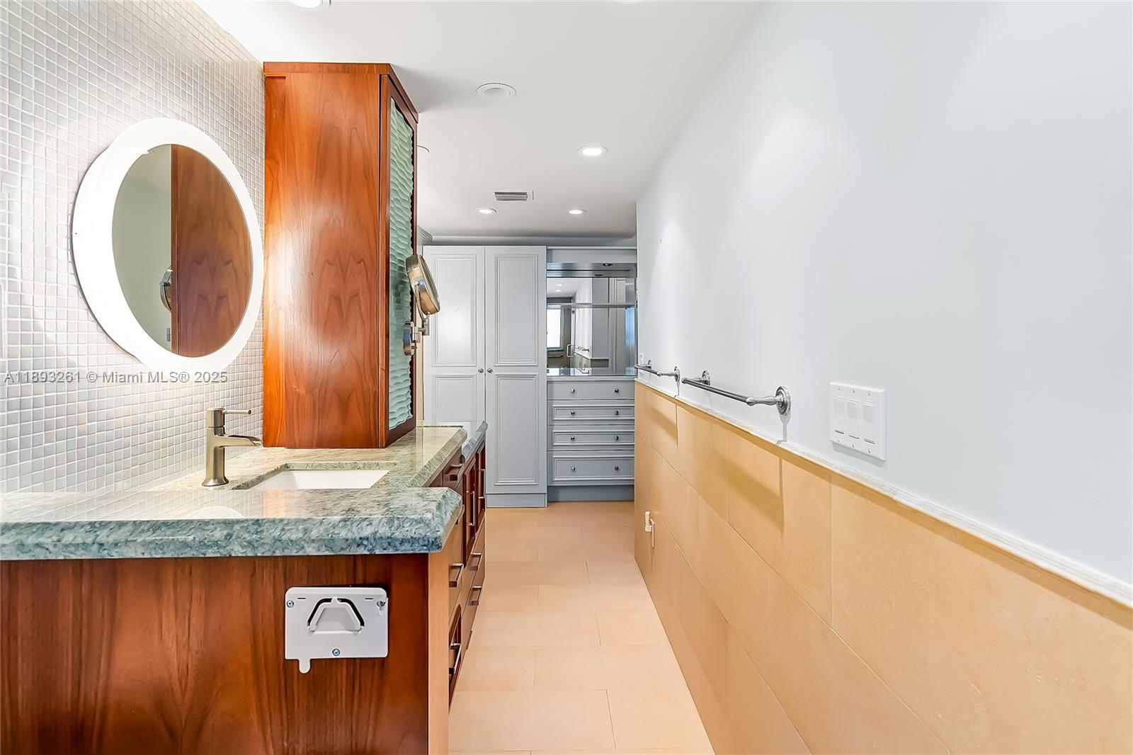VERSAILLES CO-OP - Residential Lease