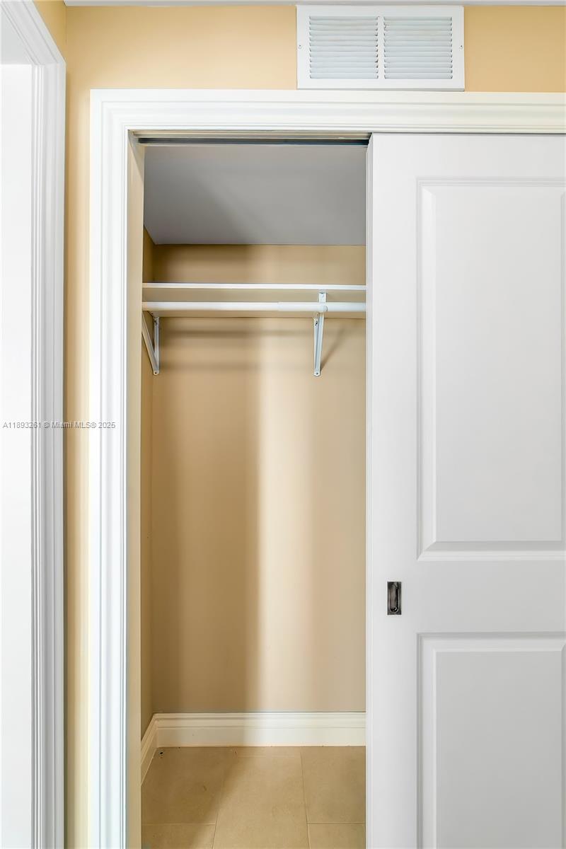 VERSAILLES CO-OP - Residential Lease