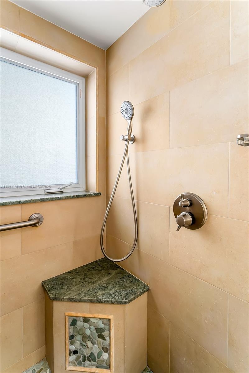 VERSAILLES CO-OP - Residential Lease