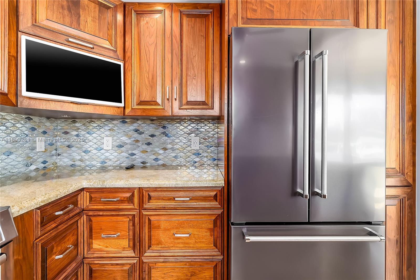 VERSAILLES CO-OP - Residential Lease