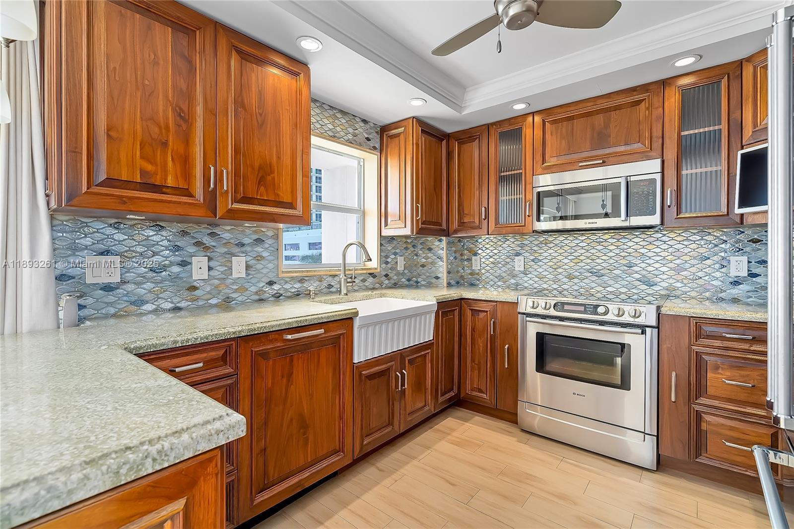 VERSAILLES CO-OP - Residential Lease