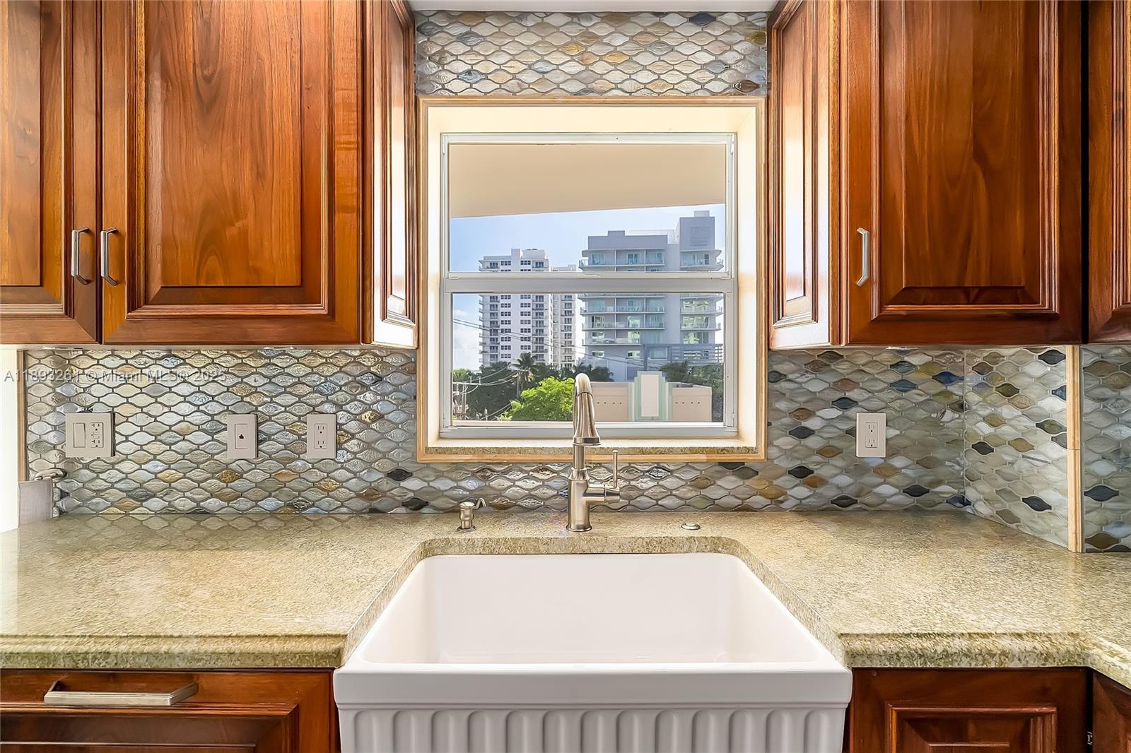 VERSAILLES CO-OP - Residential Lease