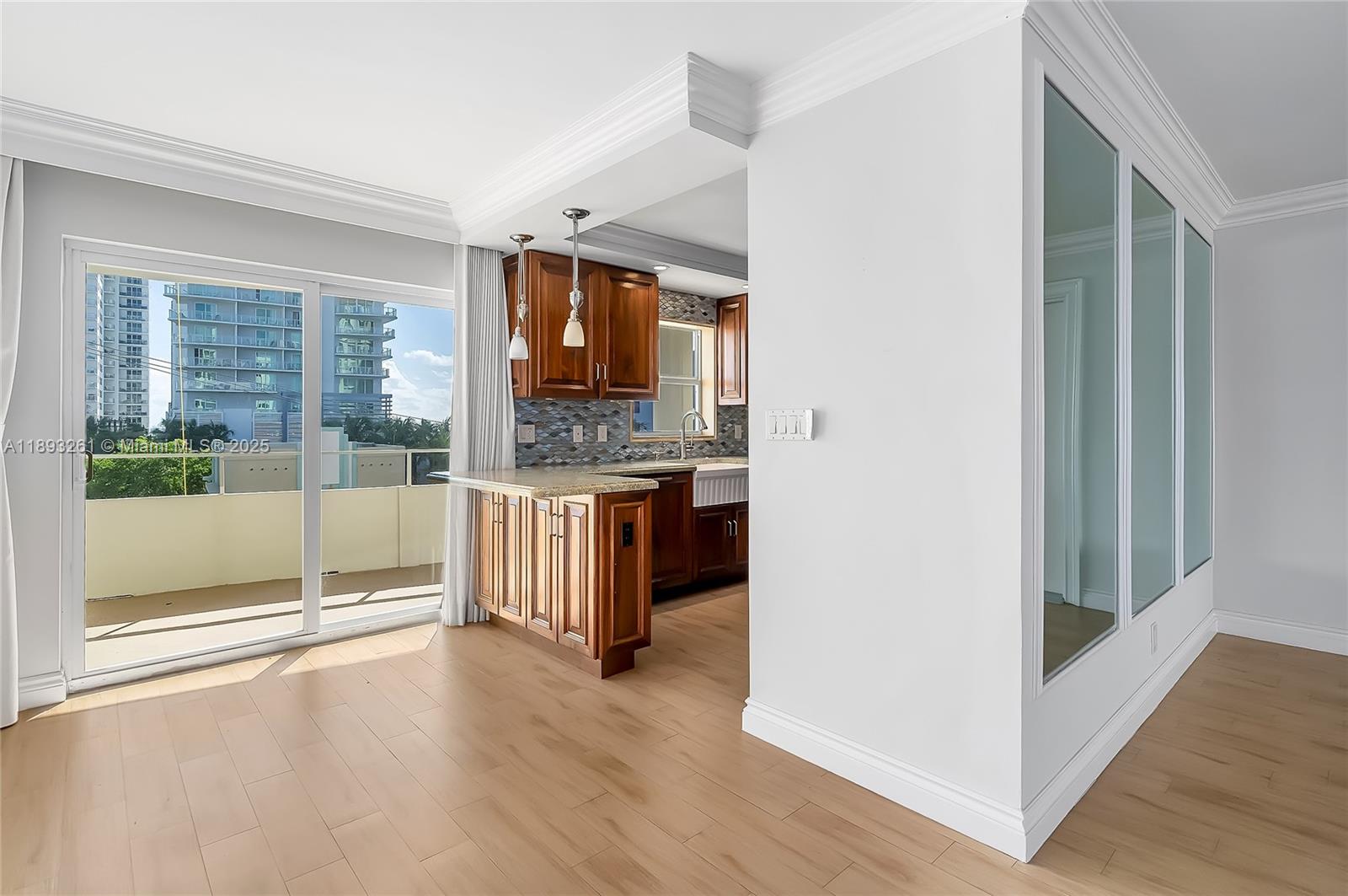 VERSAILLES CO-OP - Residential Lease