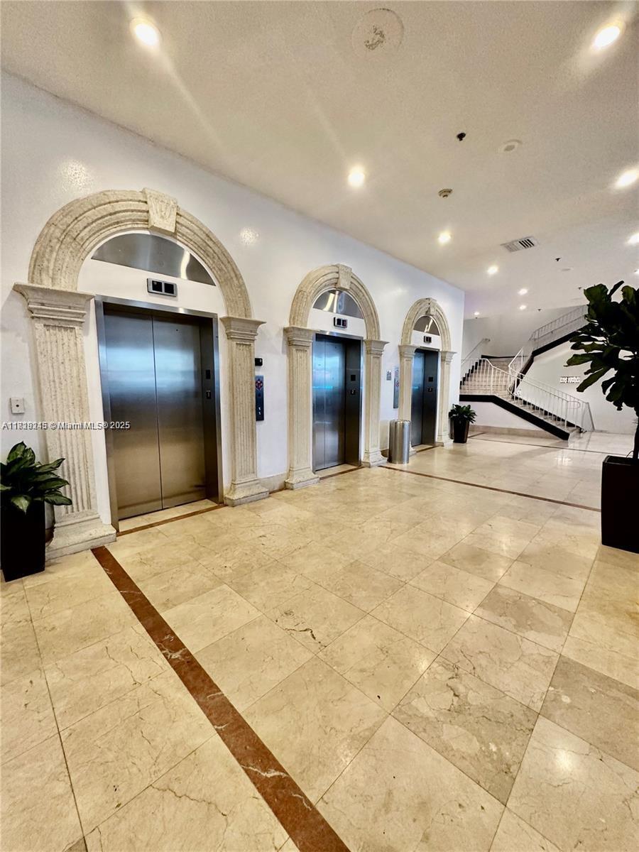 THE AVENTURA BEACH CLUB C - Residential Lease