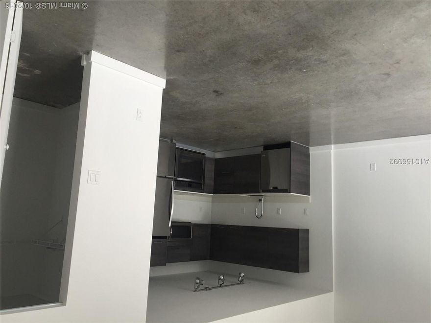 BRAND NEW!! OPEN FLOOR PLAN, BEAUTIFUL 2 BEDROOMS AND 2 BATHROOMS CONDO UNIT ON THE UNIQUE CENTRO DEVELOPMENT IN THE HEART OF DOWNTOWN. THIS UNIT OFFERS EVERYTHING YOU NEED, LIVE, WORK AND PLAY, BAY AND CITY VIEW. LOTS OF AMENITIES, READY TO MOVE IN. A MUST SEE!!!