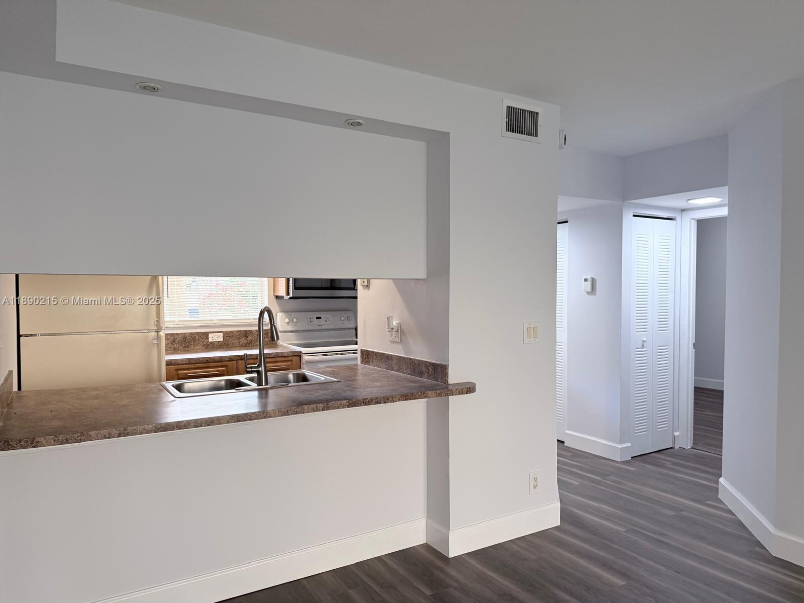 COUNTRY GARDENS CONDO - Residential Lease