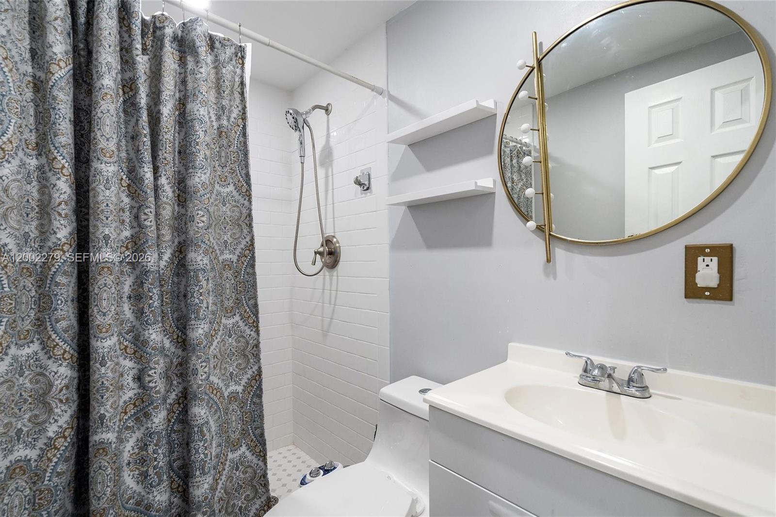 SEMINOLE LAWNS - Residential