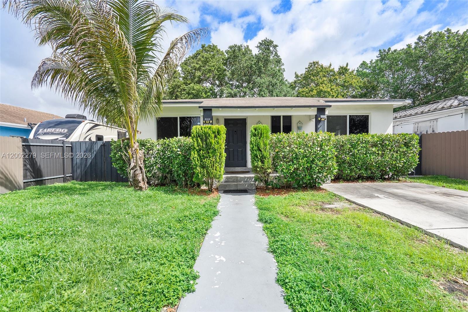 SEMINOLE LAWNS - Residential