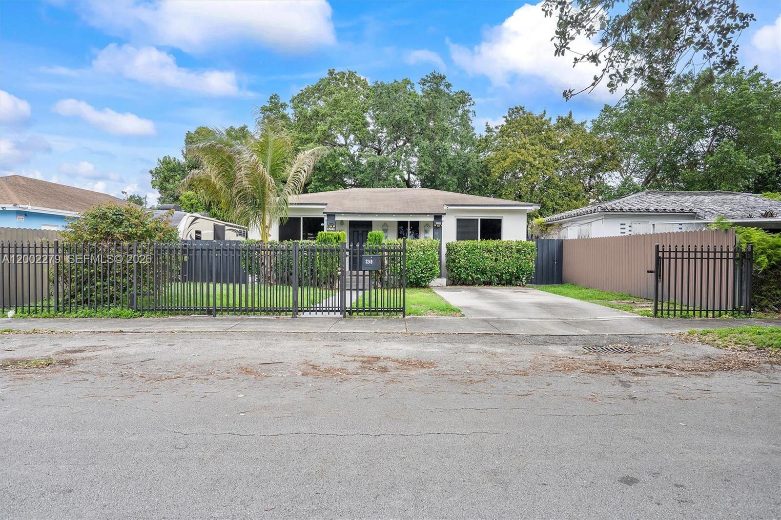 SEMINOLE LAWNS - Residential