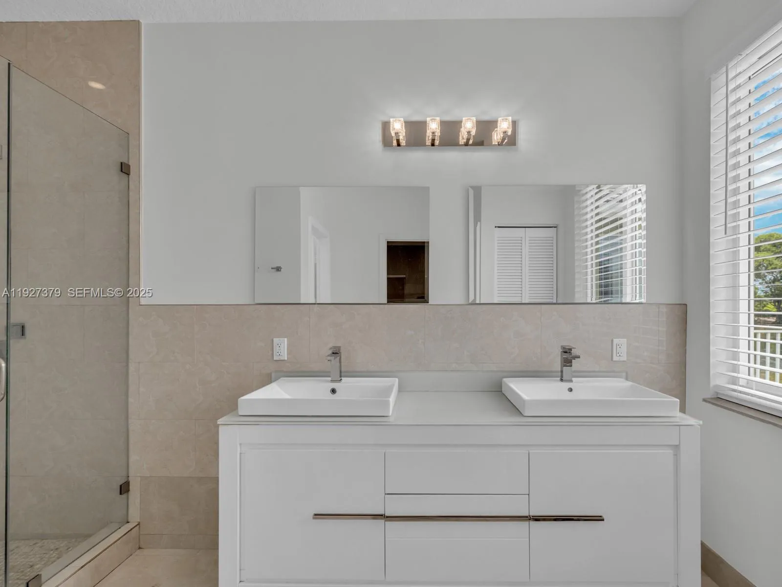 Weston, Florida 33326, United States, 3 Bedrooms Bedrooms, ,2 BathroomsBathrooms,Residential,Active,252631