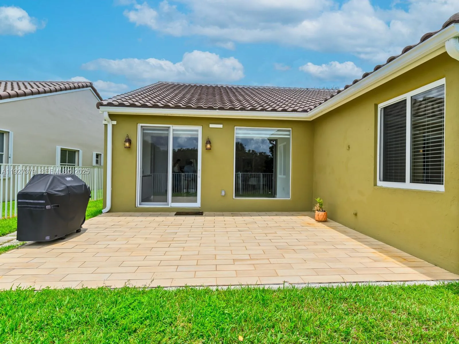 Weston, Florida 33326, United States, 3 Bedrooms Bedrooms, ,2 BathroomsBathrooms,Residential,Active,252631