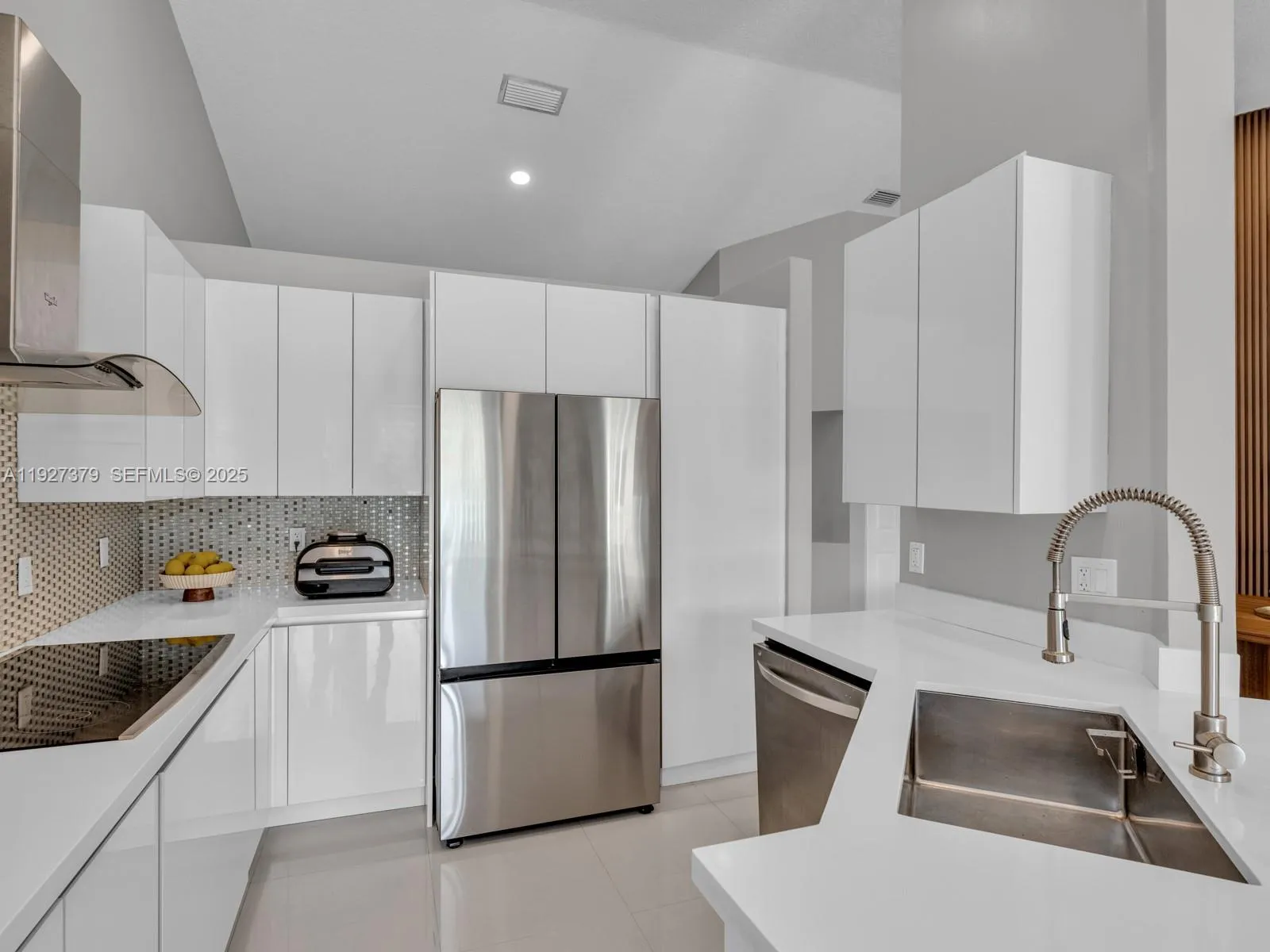 Weston, Florida 33326, United States, 3 Bedrooms Bedrooms, ,2 BathroomsBathrooms,Residential,Active,252631