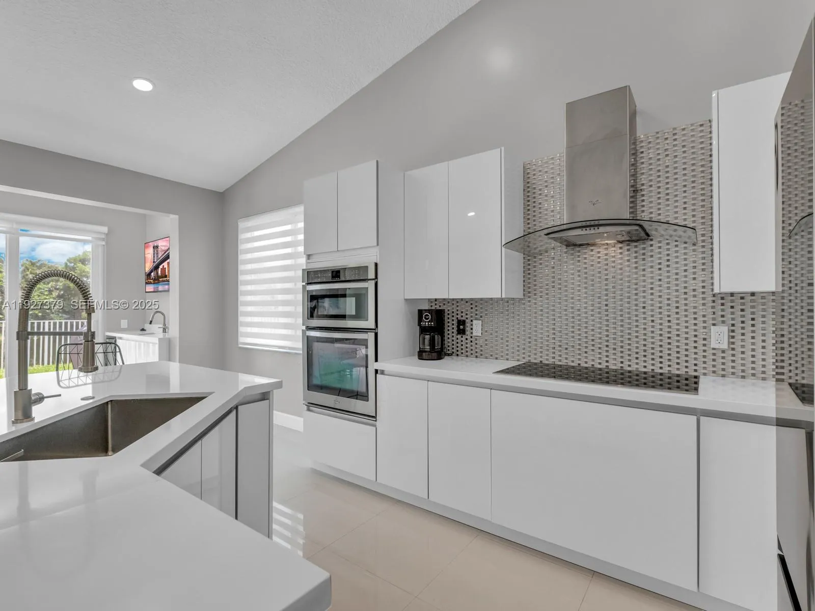 Weston, Florida 33326, United States, 3 Bedrooms Bedrooms, ,2 BathroomsBathrooms,Residential,Active,252631