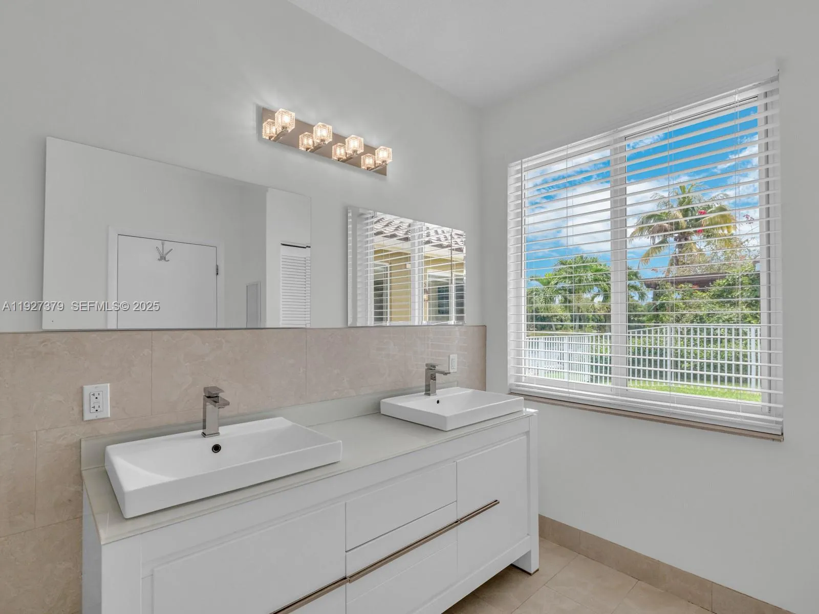 Weston, Florida 33326, United States, 3 Bedrooms Bedrooms, ,2 BathroomsBathrooms,Residential,Active,252631