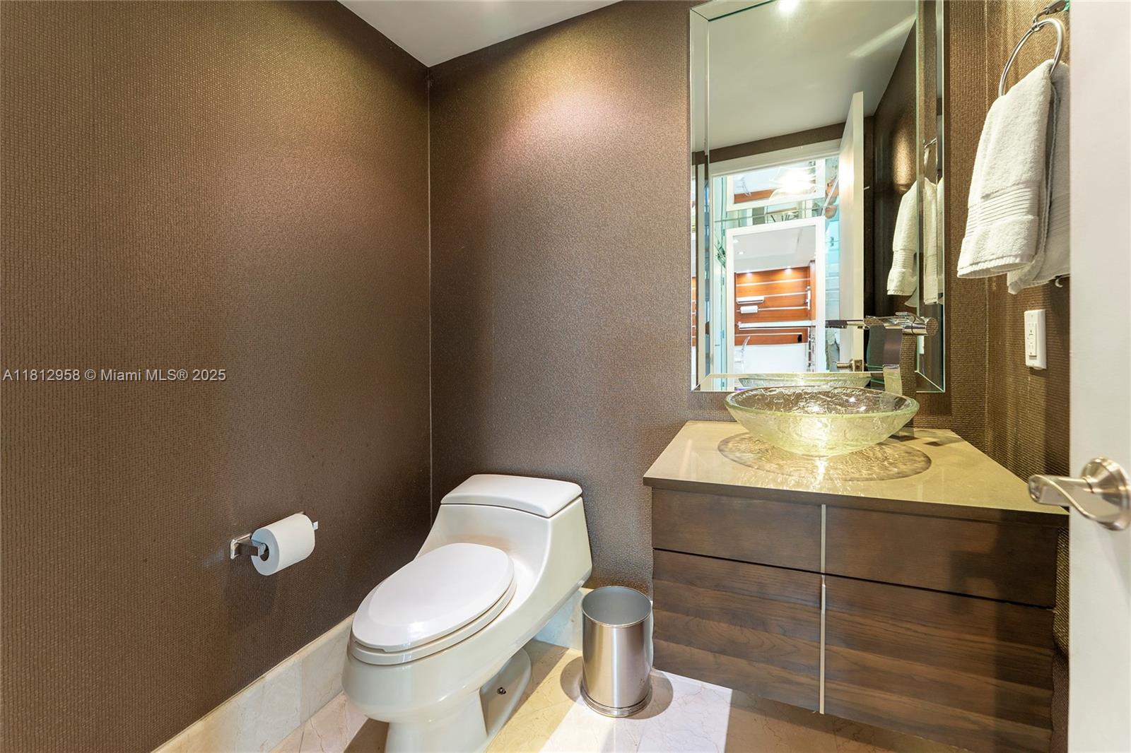 KENILWORTH CONDO - Residential