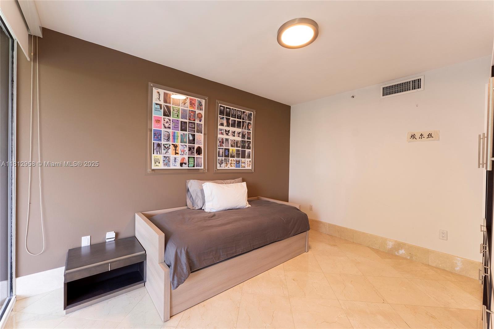 KENILWORTH CONDO - Residential