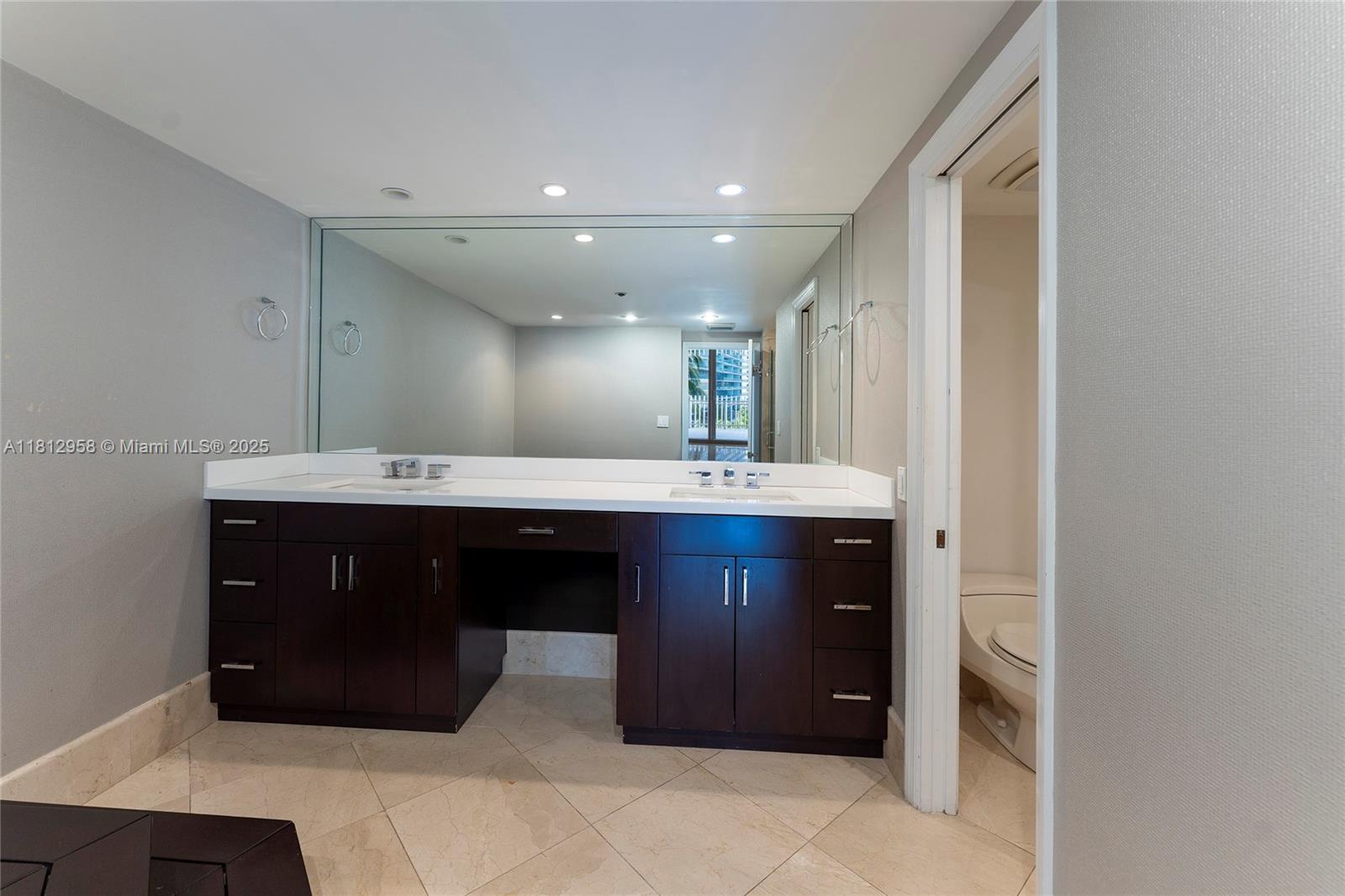 KENILWORTH CONDO - Residential