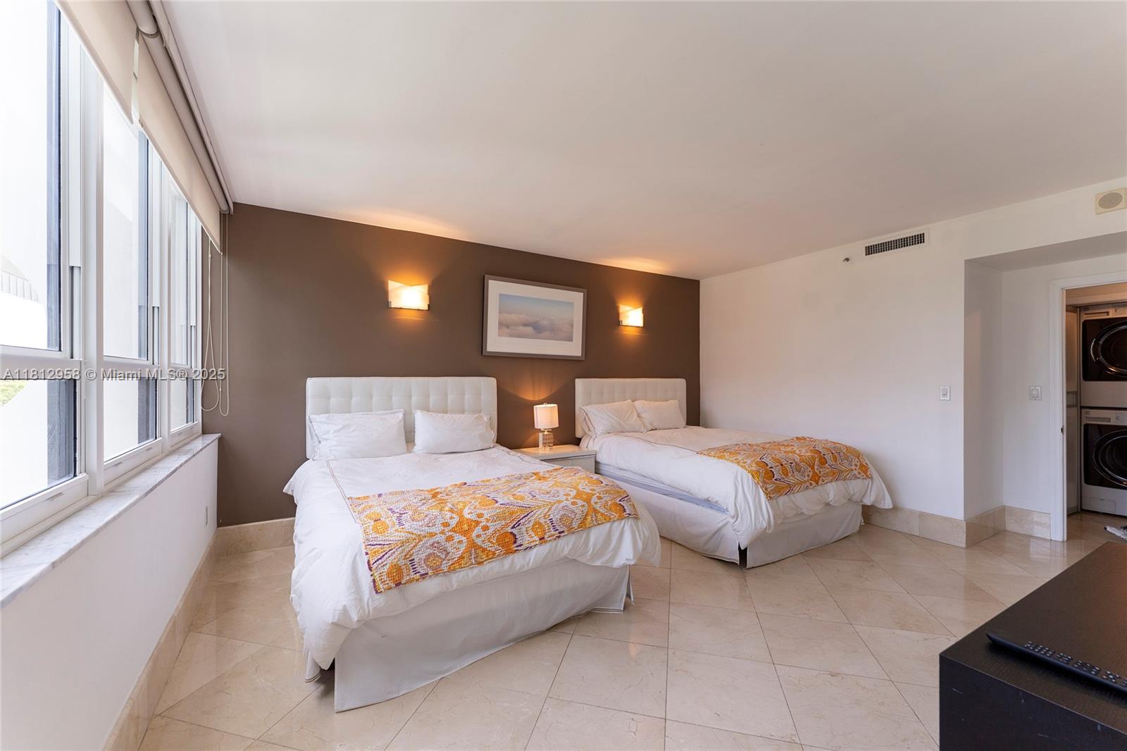 KENILWORTH CONDO - Residential