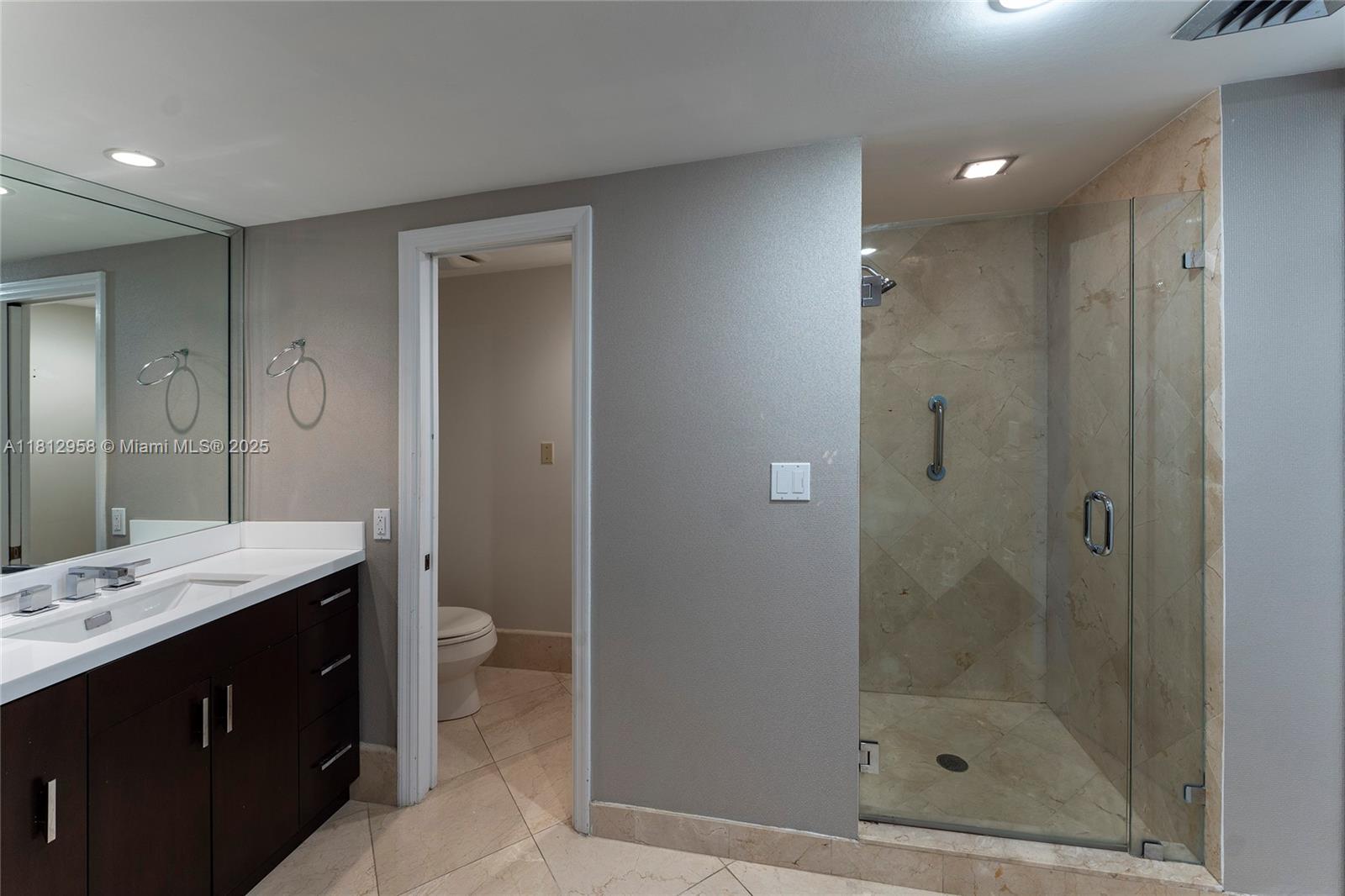 KENILWORTH CONDO - Residential