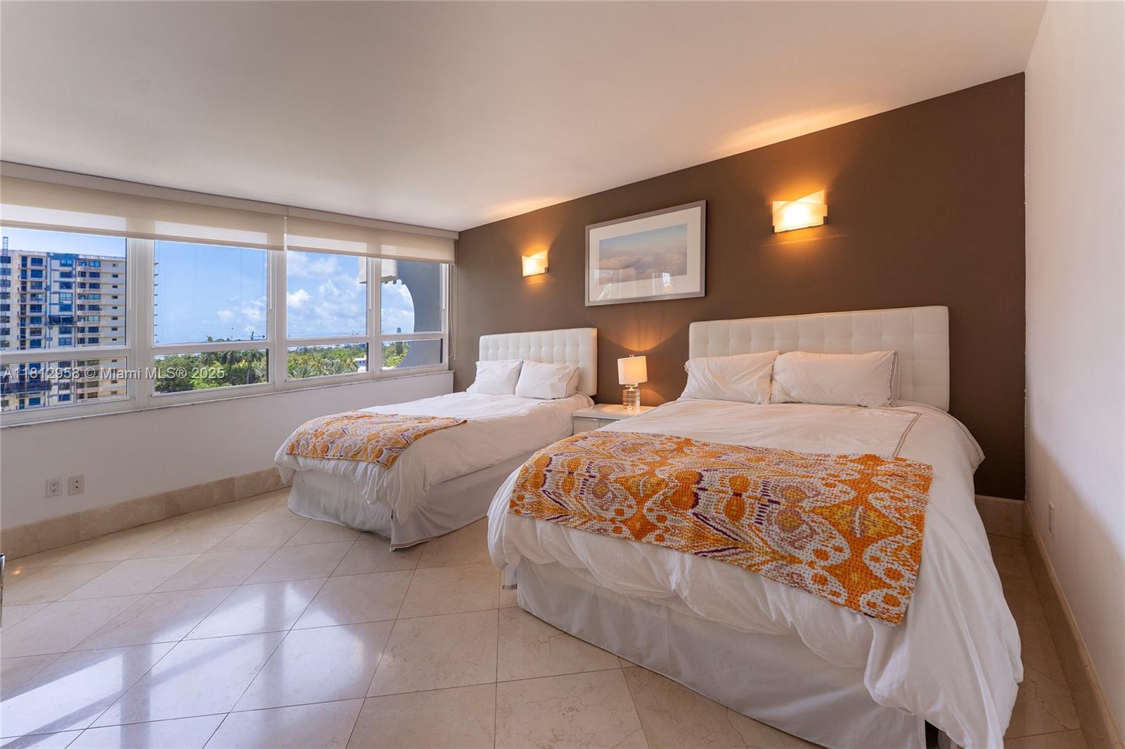 KENILWORTH CONDO - Residential